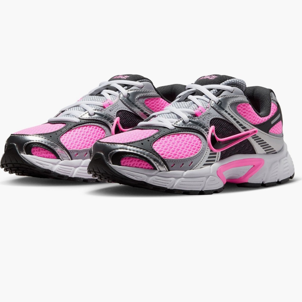 🖤🌺 NIKE V5 RUNNER HYPER PINK BLACK 🌺🖤 - Picture 1 of 3